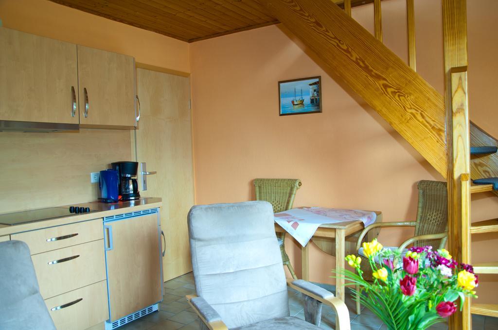 Ferien Unterm Reetdach In Gohren Hotel เกอเรน ภายนอก รูปภาพ