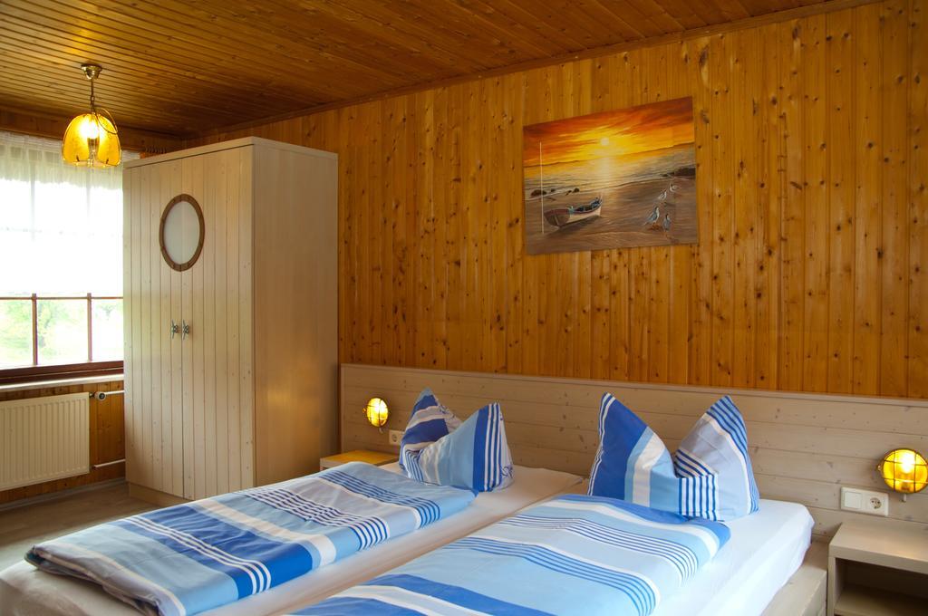 Ferien Unterm Reetdach In Gohren Hotel เกอเรน ภายนอก รูปภาพ
