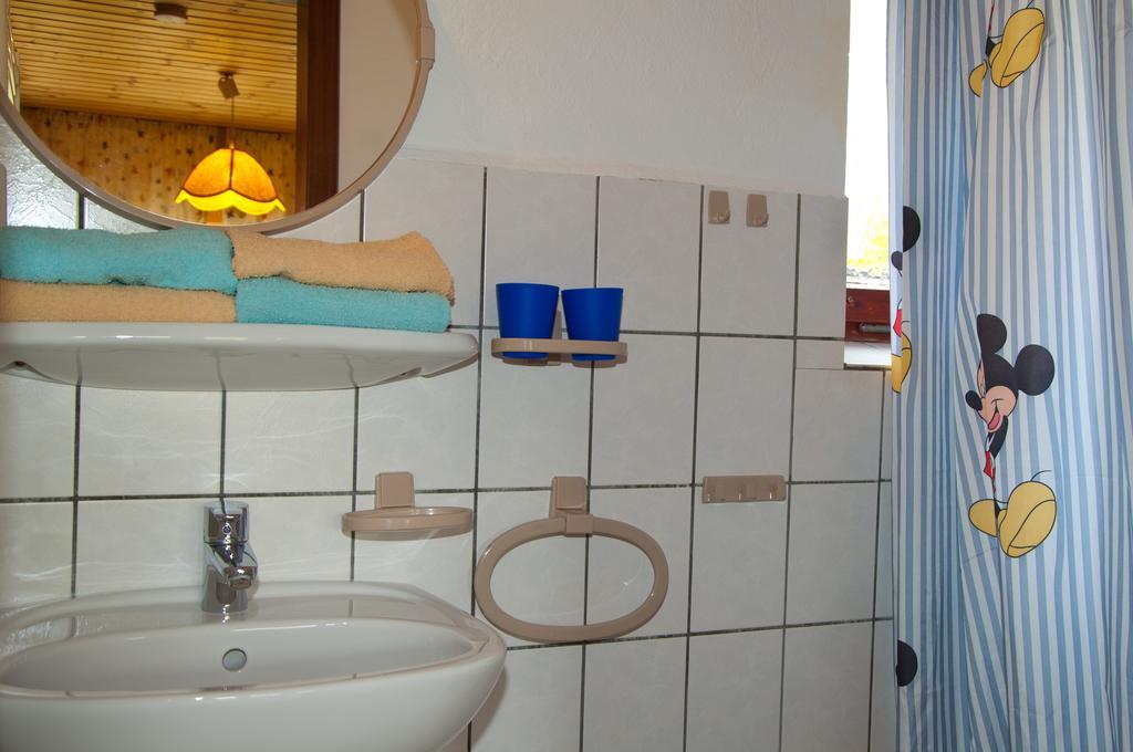 Ferien Unterm Reetdach In Gohren Hotel เกอเรน ภายนอก รูปภาพ