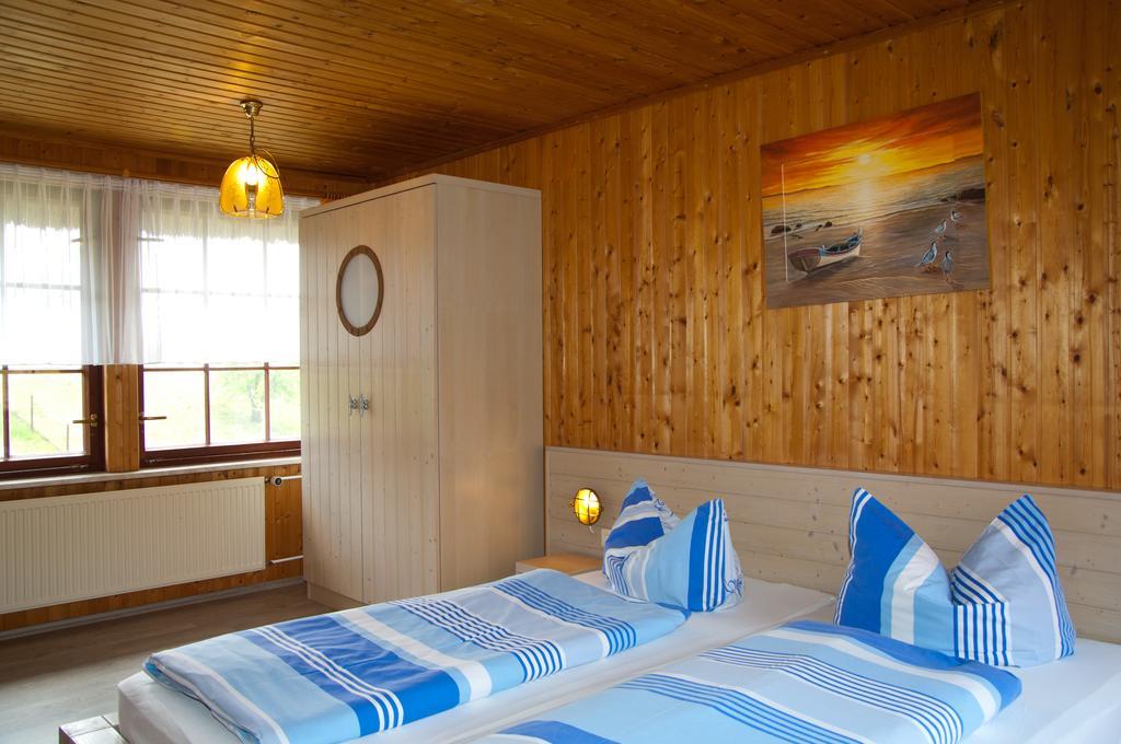 Ferien Unterm Reetdach In Gohren Hotel เกอเรน ภายนอก รูปภาพ
