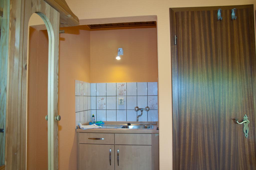 Ferien Unterm Reetdach In Gohren Hotel เกอเรน ภายนอก รูปภาพ