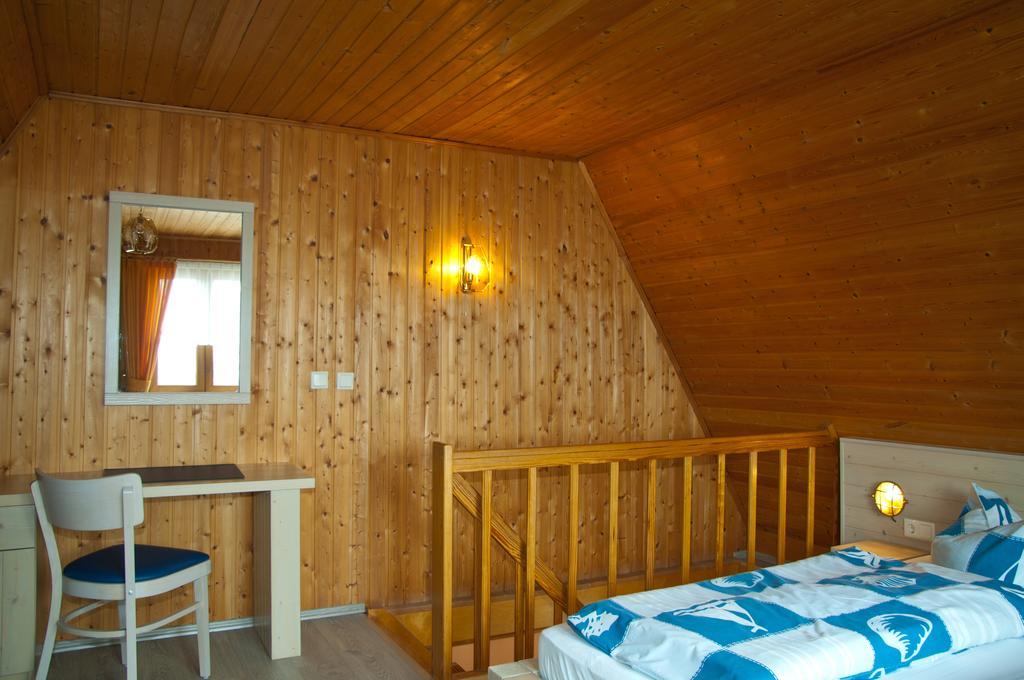 Ferien Unterm Reetdach In Gohren Hotel เกอเรน ภายนอก รูปภาพ
